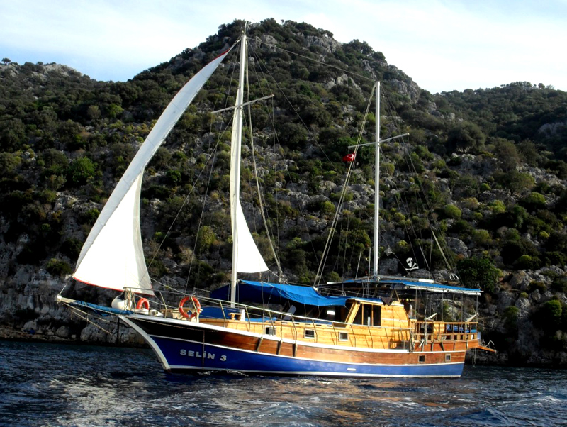 Luxury gulet sailing